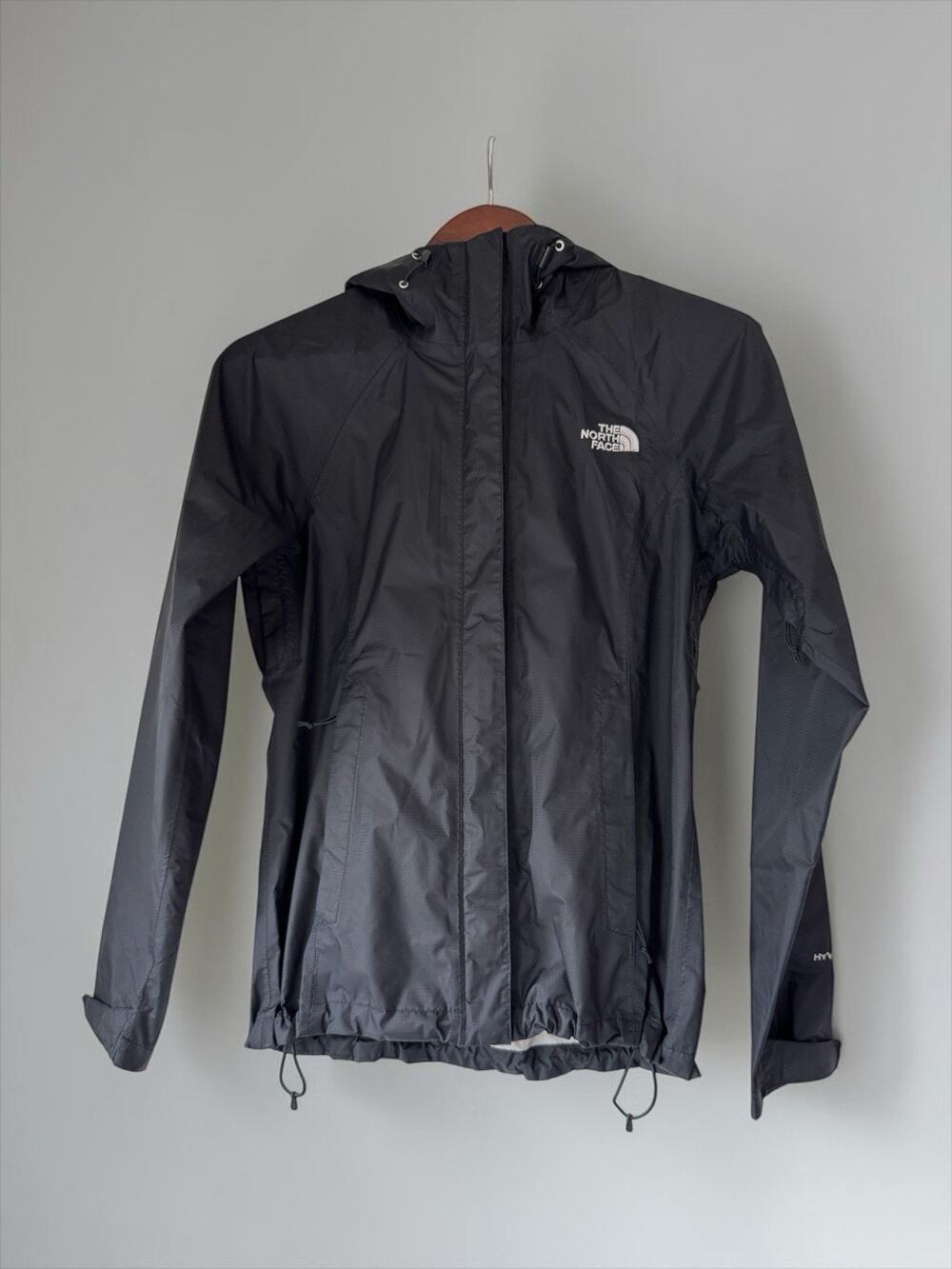 The North Face Women's HyVent Black Hooded Full Zip Windbreaker Size XS Jacket